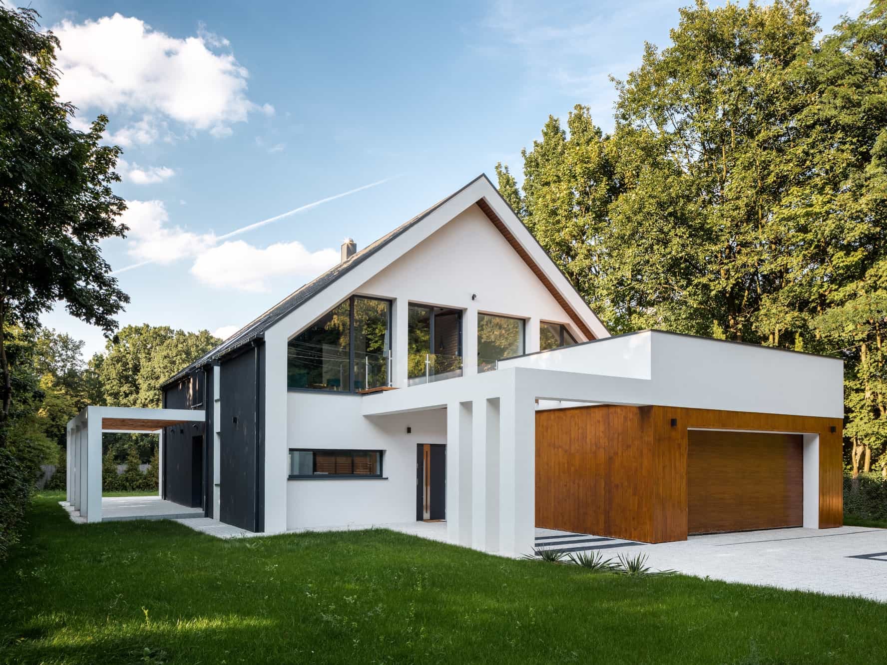 Modernes Einfamilienhaus mit Garten